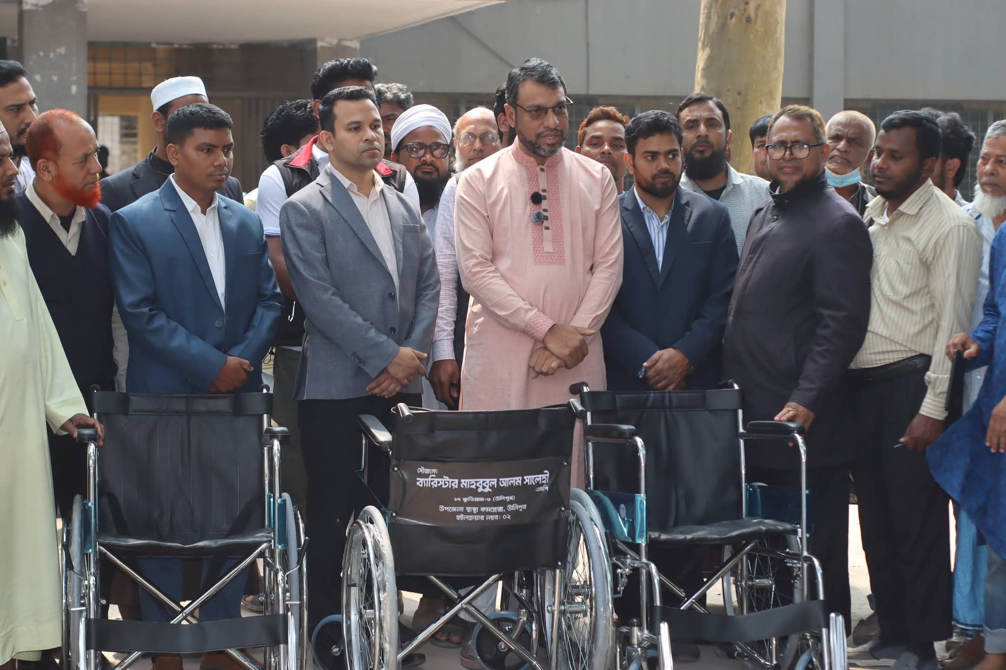 উলিপুর উপজেলা স্বাস্থ্য কমপ্লেক্স-এ প্রতিবন্ধী ও চলাচলে অক্ষম রোগীদের জন্য হুইলচেয়ার উপহার