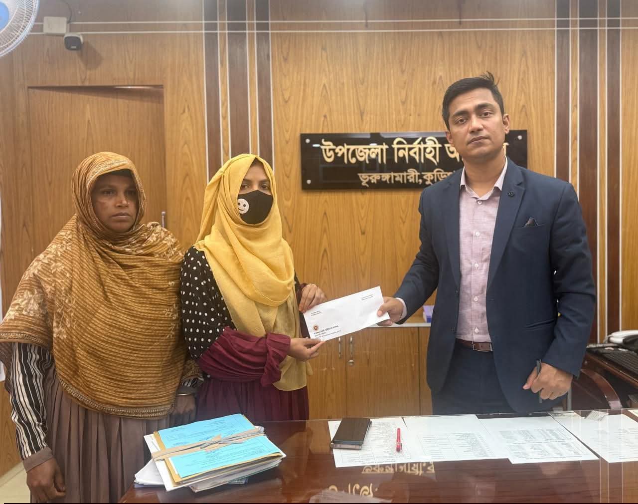 ভূরুঙ্গামারীর মেধাবী মাছুমা আক্তারের ঢাকা বিশ্ববিদ্যালয়ে ভর্তি, উপজেলা প্রশাসনের শিক্ষা সহায়তা