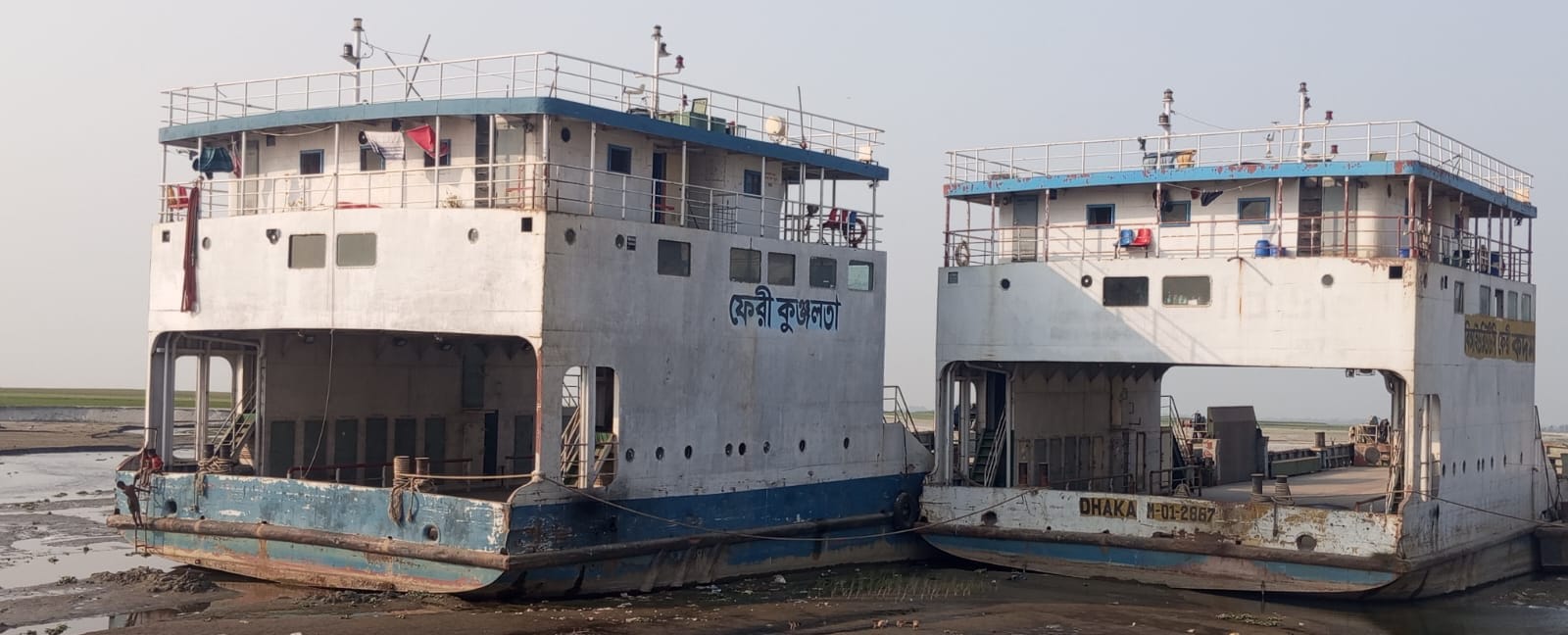 কুড়িগ্রামে দুই উপজেলার কল্যাণে যে ফেরি এসেছিল, আজ তা নীরব বালুচরের বন্দী