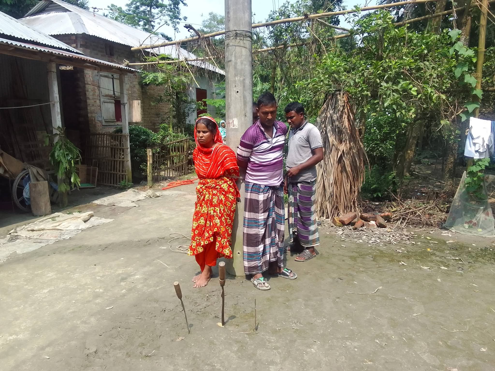 কুড়িগ্রামে দেশীয় অস্ত্রসহ দম্পতি আটক, মাদক ও নারী ব্যবসার অভিযোগ