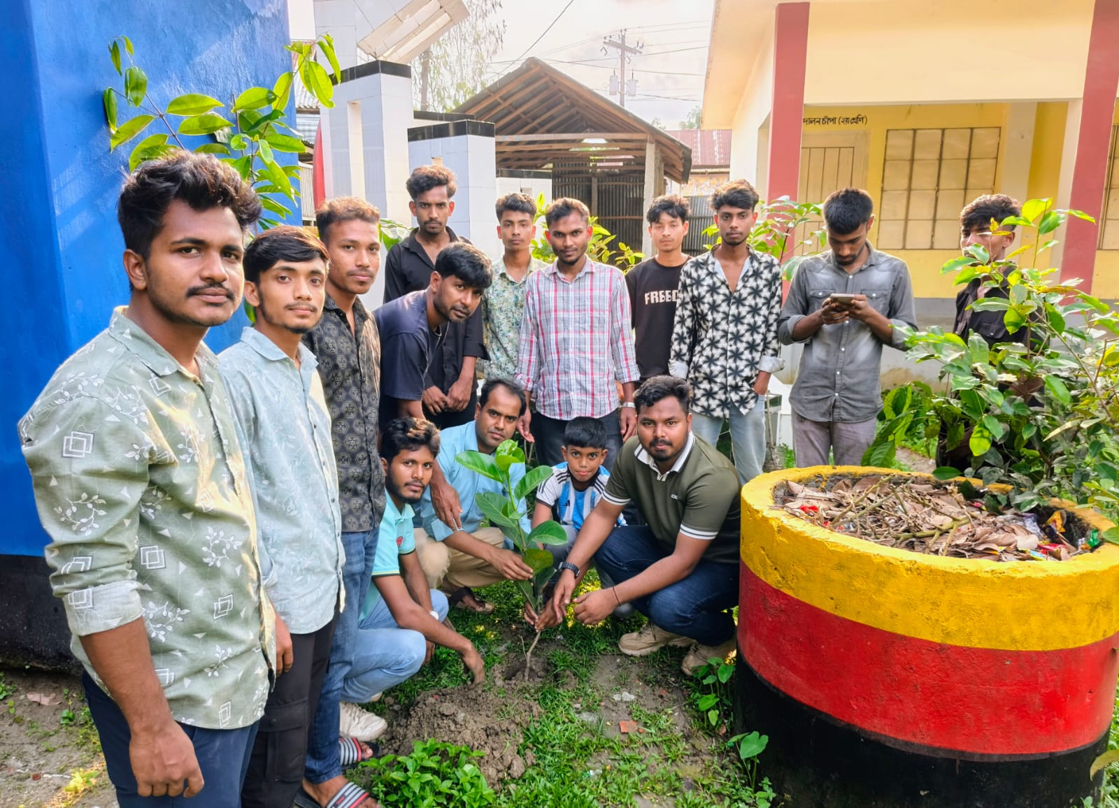 ফুলবাড়ীতে ছাত্রদলের বৃক্ষরোপণ কর্মসূচি, ৪৫টি গাছের চারা রোপণ