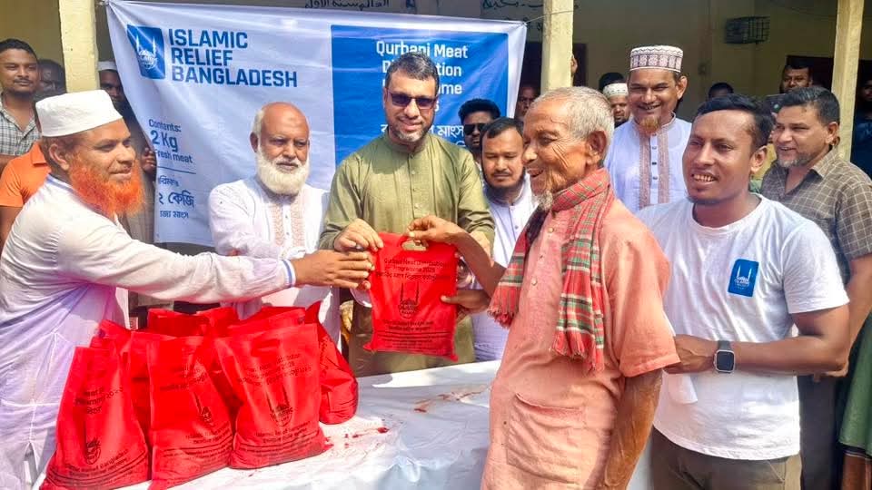 উলিপুরে ১৪০০ পরিবারের মাঝে কোরবানির গোশত বিতরণ করলো ইসলামিক রিলিফ বাংলাদেশ