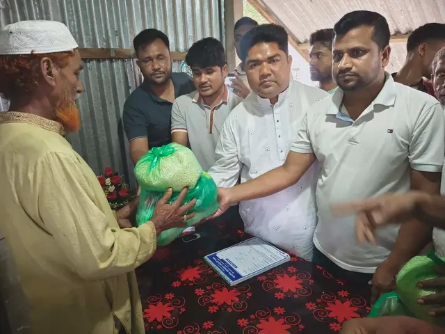 আলোকিত বল্লভেরখাস স্বেচ্ছাসেবী সংগঠনের নতুন কমিটি গঠন, ৬০ অসহায় পরিবারের মাঝে ঈদ সামগ্রী বিতরণ