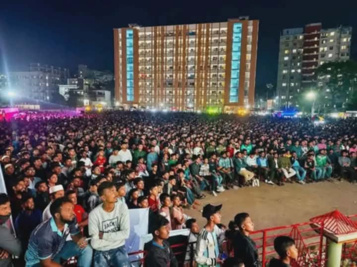 ময়মনসিংহে বিশ্বকাপ খেলা দেখতে মধ্যরাতে মানুষের ঢল