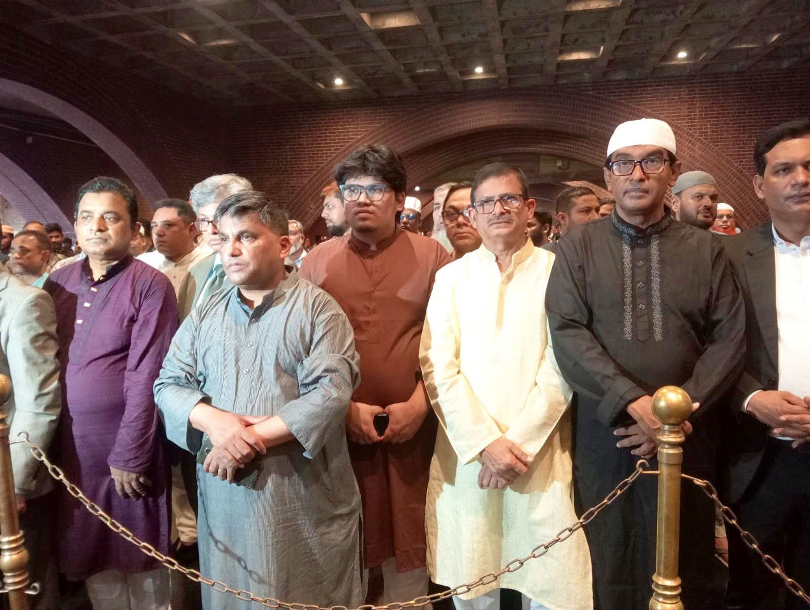 ব্যারিস্টার জমির উদ্দিন সরকারের জানাজায় প্রধান উপদেষ্টা তারেক রহমানের অংশগ্রহণ