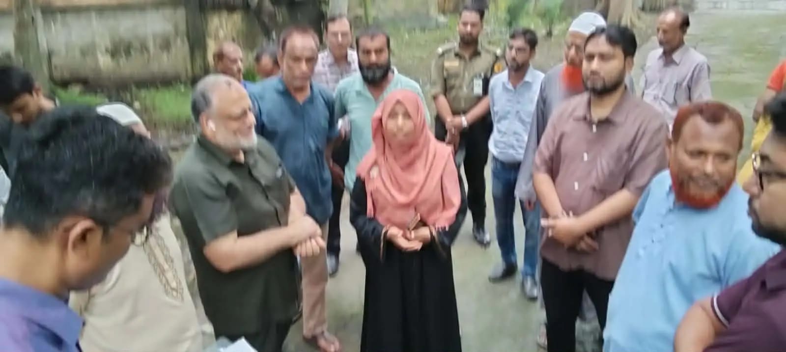 ঝিকরগাছায় মডেল মসজিদ ও ইসলামিক সাংস্কৃতিক কেন্দ্র নির্ধারিত জায়গা পরিদর্শন করলেন এমপি ডা : ফরিদ 
