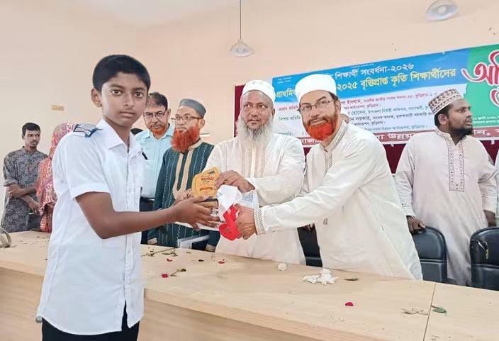 উত্তর ধরলা উন্নয়ন ফাউন্ডেশন কর্তৃক ভূরুঙ্গামারী ও নাগেশ্বরীর কৃতি শিক্ষার্থীদের বৃত্তি প্রদান