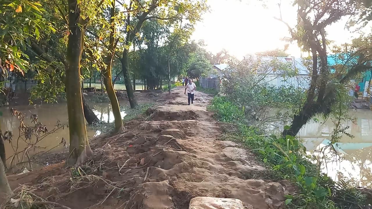 ঢলের পানি নেমেছে, কিন্তু কাটেনি দুর্ভোগ; স্বাভাবিক হতে সময় লাগবে কলমাকান্দার পাহাড়ি জনপদে