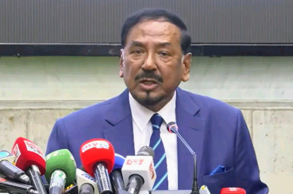 শাহাবুদ্দিনের পদত্যাগের পর নতুন দায়িত্ব ভারপ্রাপ্ত রাষ্ট্রপ্রধান স্পিকার হাফিজ উদ্দিন আহমদ
