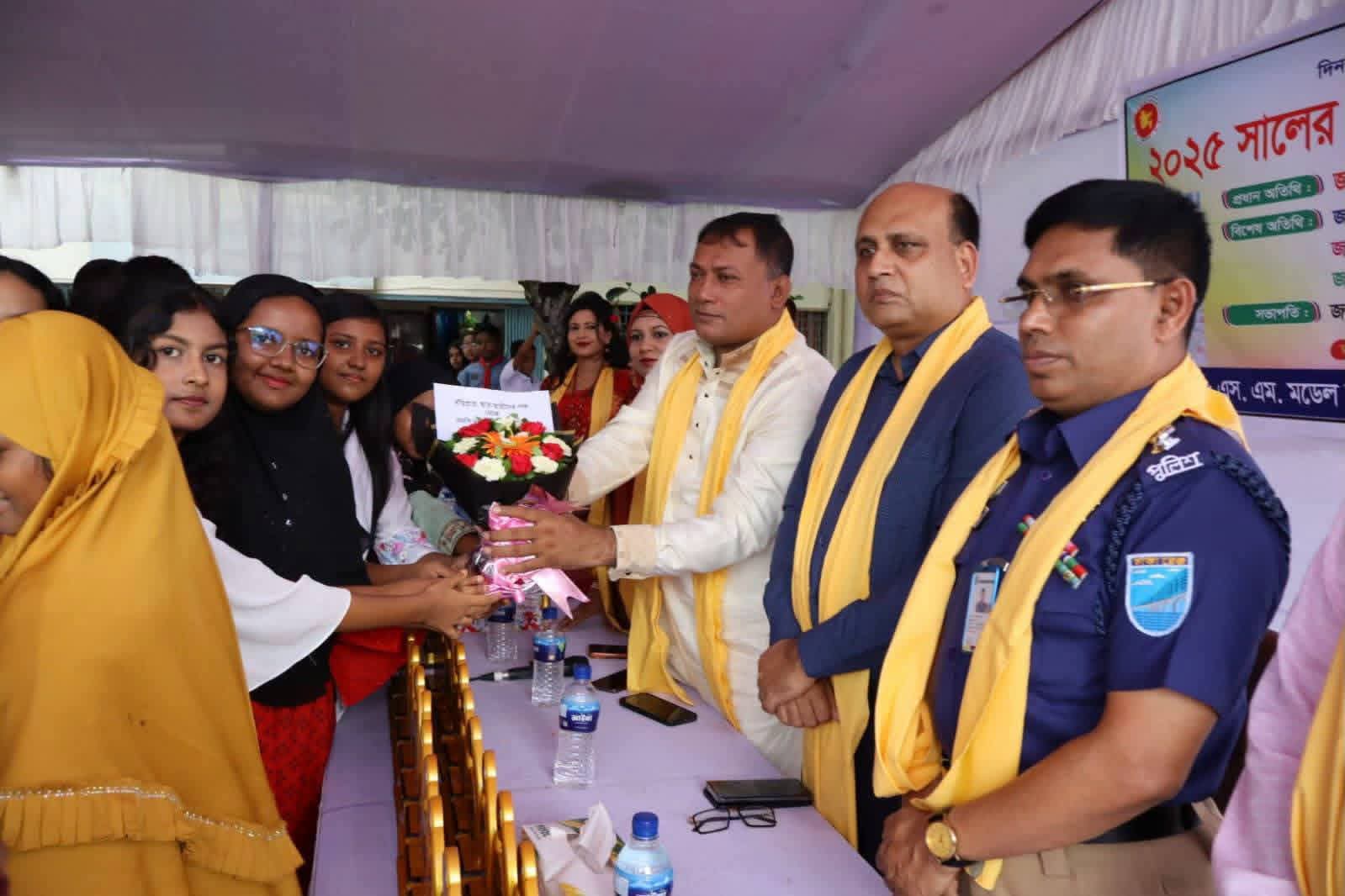 গোপালগঞ্জে ২০২৫ সালের প্রাথমিকের বৃত্তিপ্রাপ্ত কৃতি শিক্ষার্থীদের সংবর্ধনা
