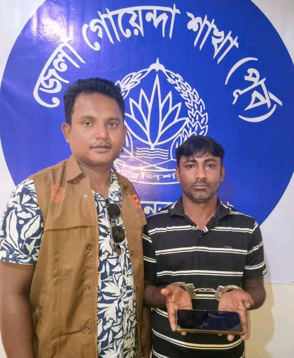 নেত্রকোণায় অনলাইন জুয়া খেলার সময় ডিবির হাতে আটক ১