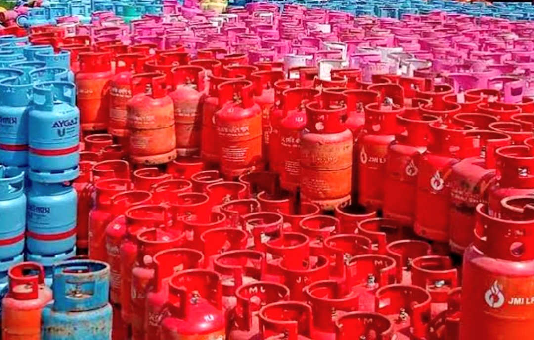 ১২ কেজির এলপিজি সিলিন্ডারের দাম বাড়ল ৭০ টাকা