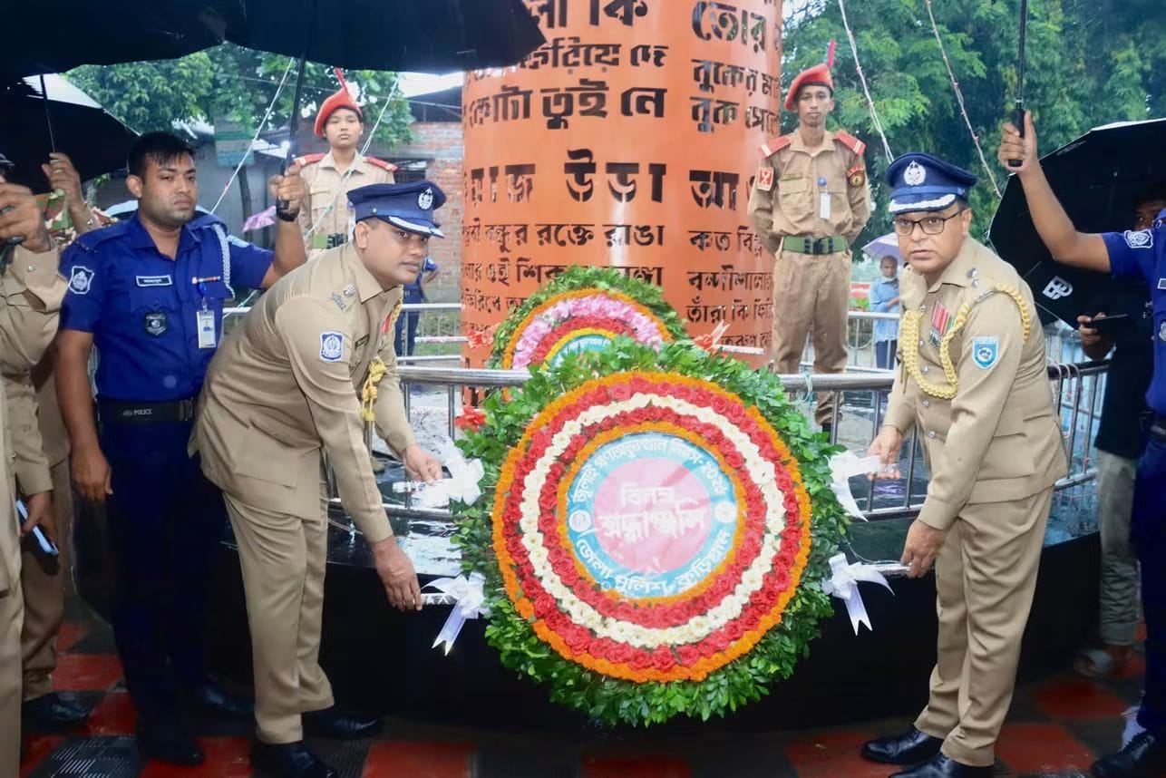 জুলাই গণঅভ্যুত্থান দিবসে কুড়িগ্রামে জুলাই শহিদদের প্রতি জেলা পুলিশের শ্রদ্ধাঞ্জলি