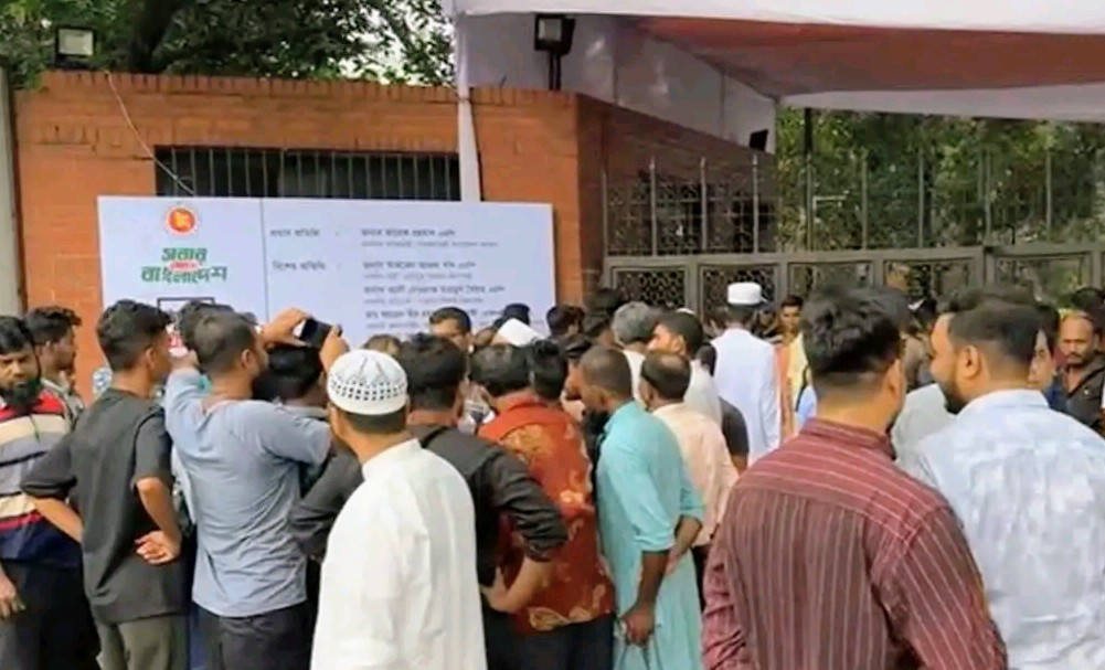 জুলাই স্মৃতি জাদুঘরে উপচে পড়া ভিড়, অল্প সময়েই শেষ প্রথম দিনের সব টিকিট
