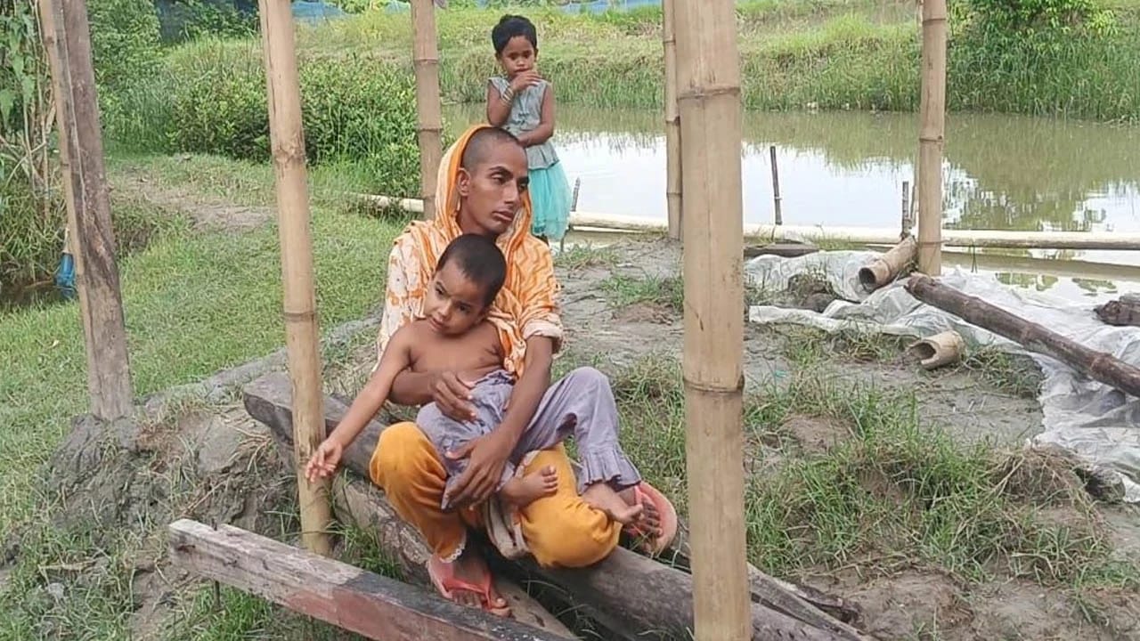 নিজের চুল বিক্রি করে সন্তানের মুখে খাবার, মাথা গোঁজার ঠাঁই চান রেহানা