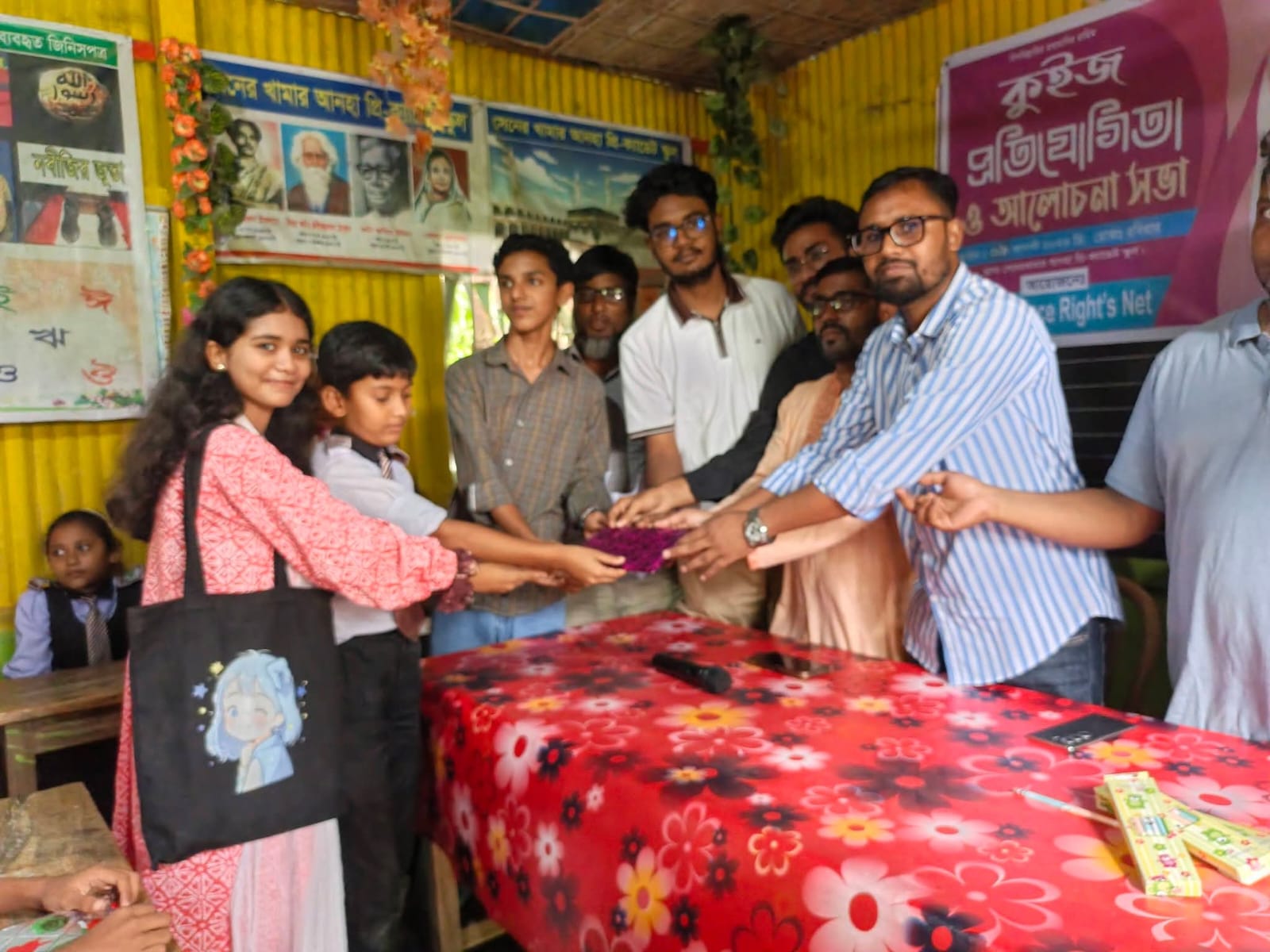 ‎কুড়িগ্রামে কুইজ প্রতিযোগিতার পুরুষ্কার বিতরণ অনুষ্ঠিত