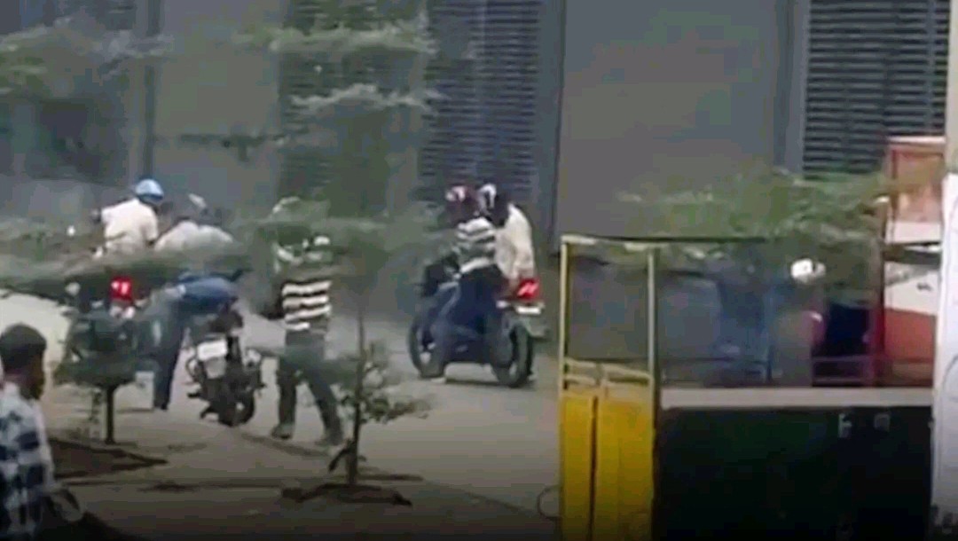 প্রধানমন্ত্রীর খালাতো ভাইয়ের পেট্রোল পাম্পের ১ কোটি ২১ লাখ টাকা ছিনতাই