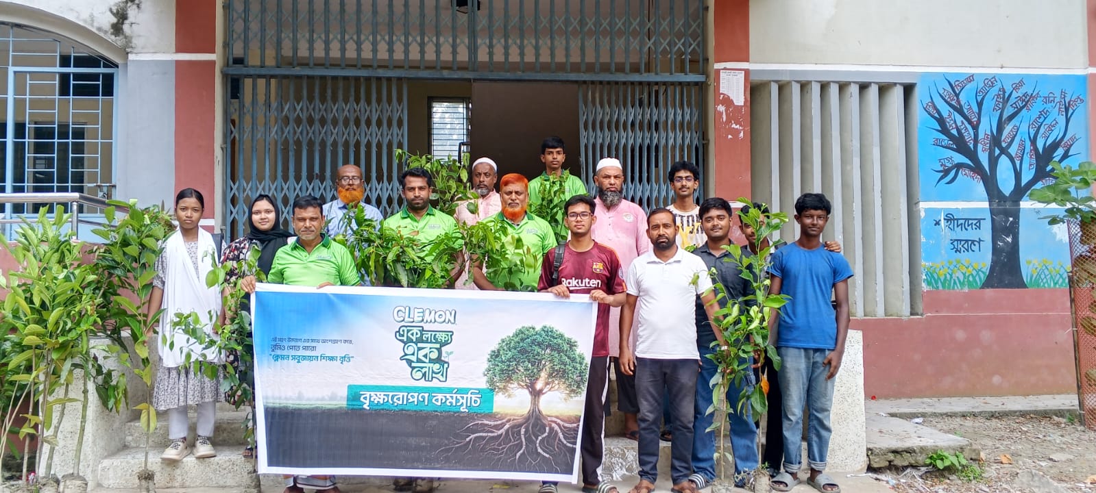আকিজ ফুড এন্ড বেভারেজ লিঃ-এর উদ্যোগে নাগেশ্বরী দয়াময়ী পাইলট একাডেমিতে বৃক্ষরোপণ