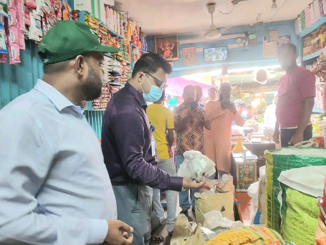 নেত্রকোণায় পলিথিনবিরোধী মোবাইল কোর্ট, ১৬২ কেজি পলিথিন জব্দ