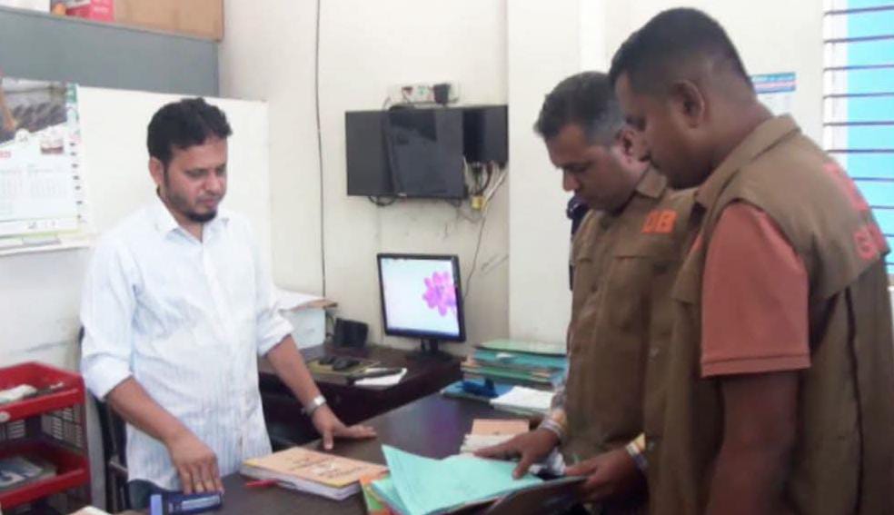 গোপালগঞ্জে এস এ পরিবহনে বড় অংকের মা*দ*ক চোরাচালান” ম্যানেজার গ্রেফতার