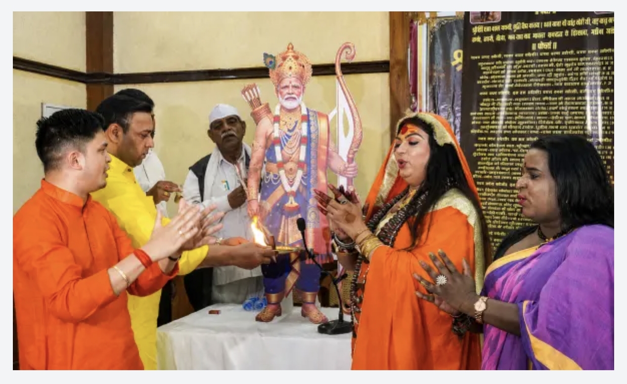 দিল্লির প্রেসক্লাবে মোদিকে পূজা, মন্দির নির্মাণের ঘোষণা!