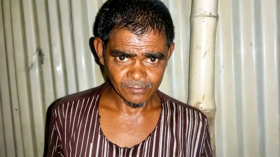 উত্তর সাতপাইয়ে সন্দেহভাজন চোর আটক, পরিত্যক্ত দোকান থেকে সরঞ্জাম ও বিভিন্ন সামগ্রী উদ্ধার