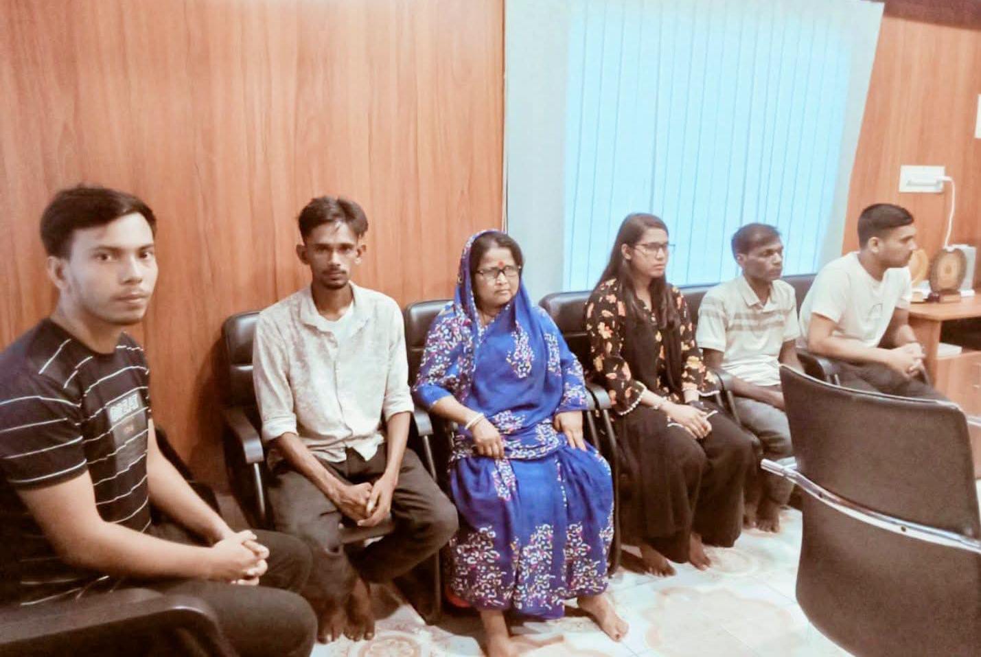 গোপালগঞ্জের ৬ জনকে কালিগঞ্জে অবৈধ ভাবে ভারতে যাওয়ার পথে আটক করেন পুলিশ