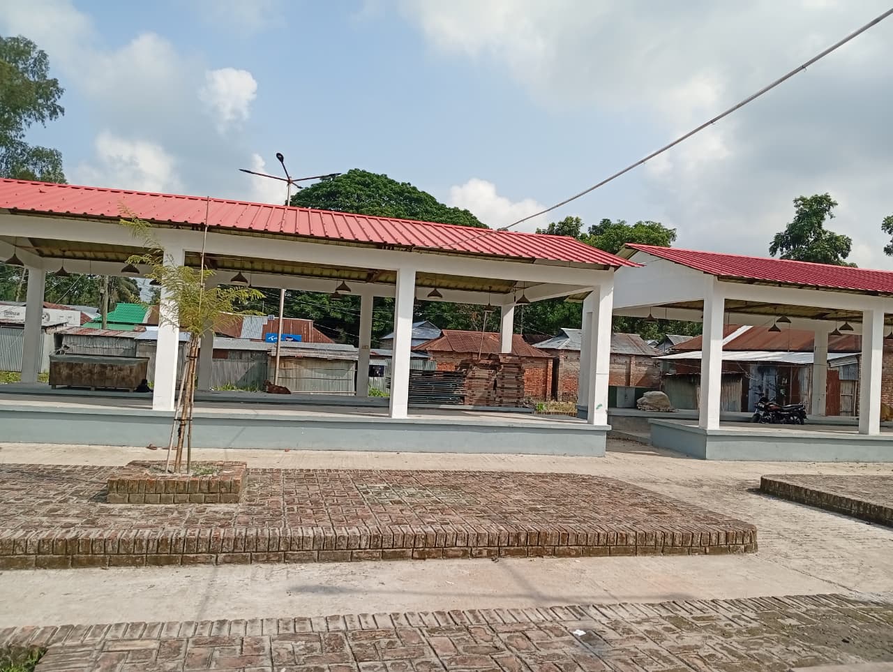 রাজারহাটে ৮২ লাখ টাকার হাট, দোকানদার নেই-উদ্বোধনের কয়েক মাস পরও ফাঁকা শেড নির্মাণ শেষ, জমেনি ব্যবসা; সুফল পাচ্ছেন না ক্রেতা-বিক্রেতা