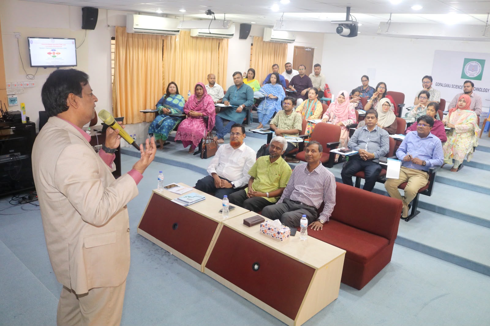 গোপালগঞ্জ বিজ্ঞান ও প্রযুক্তি বিশ্ববিদ্যালয়ে ওবিই কারিকুলাম বাস্তবায়নে ২ দিনব্যাপী প্রশিক্ষণ সম্পন্ন