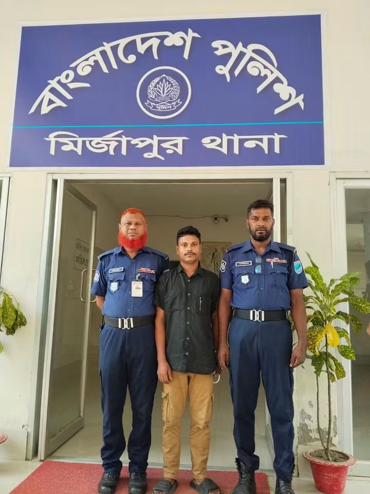 মির্জাপুরে দুর্গামন্দিরে প্রতিমা ভাঙচুর, গ্রেপ্তার ১