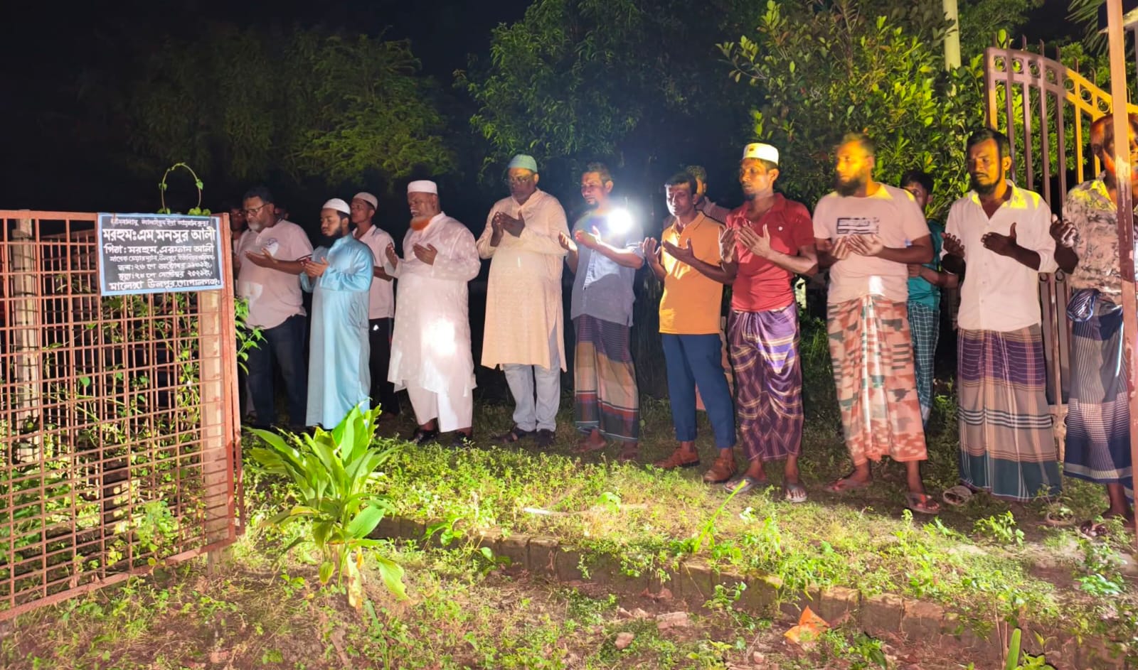 গোপালগঞ্জ জেলা বিএনপির সাবেক সেক্রেটারির কবর জেয়ারত করেন জেলা পরিষদ প্রশাসক
