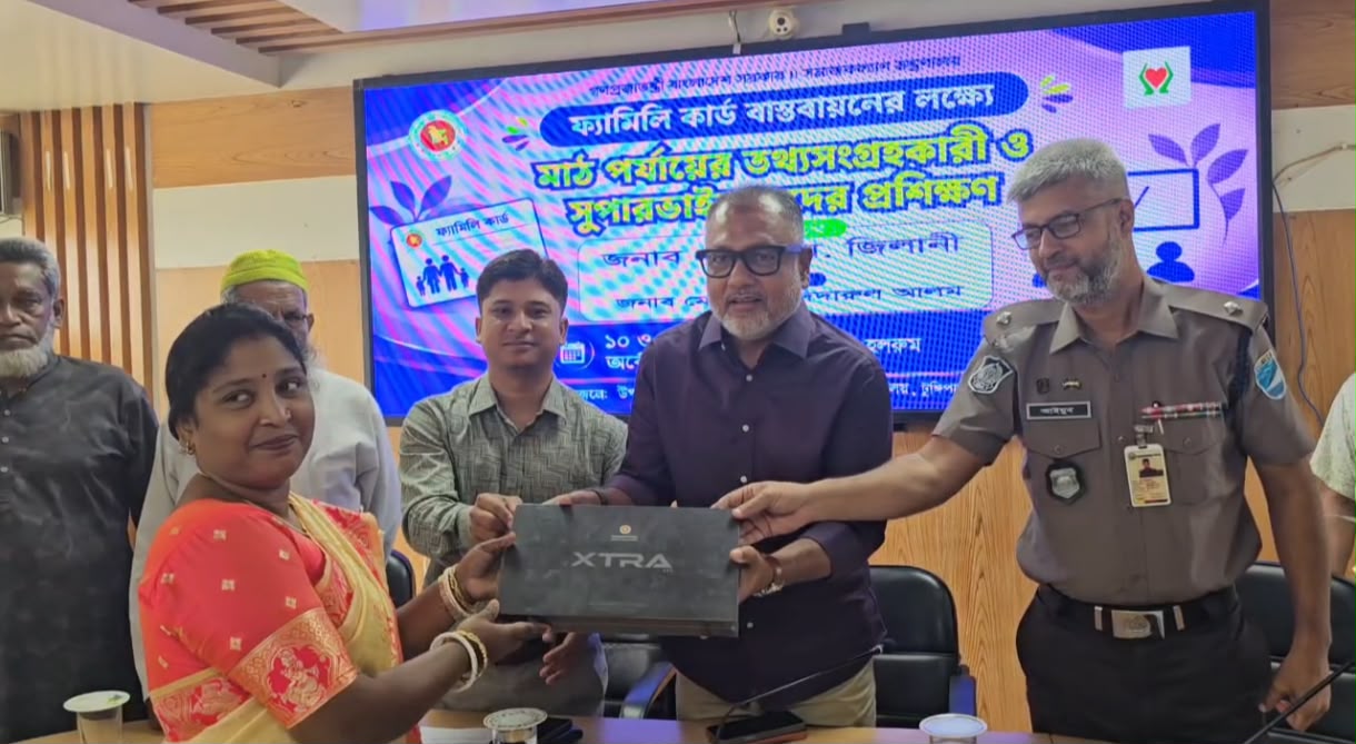 নারীদের সম্মান বৃদ্ধির জন্য প্রধানমন্ত্রী তাদের নামে ফ্যামিলি কার্ড দিয়েছে- এস এম জিলানী (এম পি)
