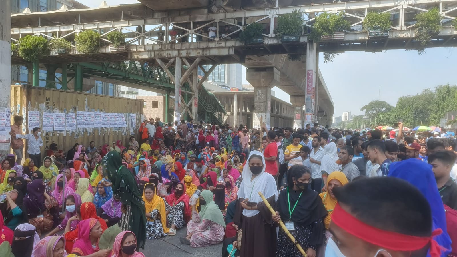 সরকারি শ্রমিকদের বেতন বাড়ছে, গার্মেন্টস শ্রমিকদেরও ৩০ হাজার দাবিতে আন্দোলন