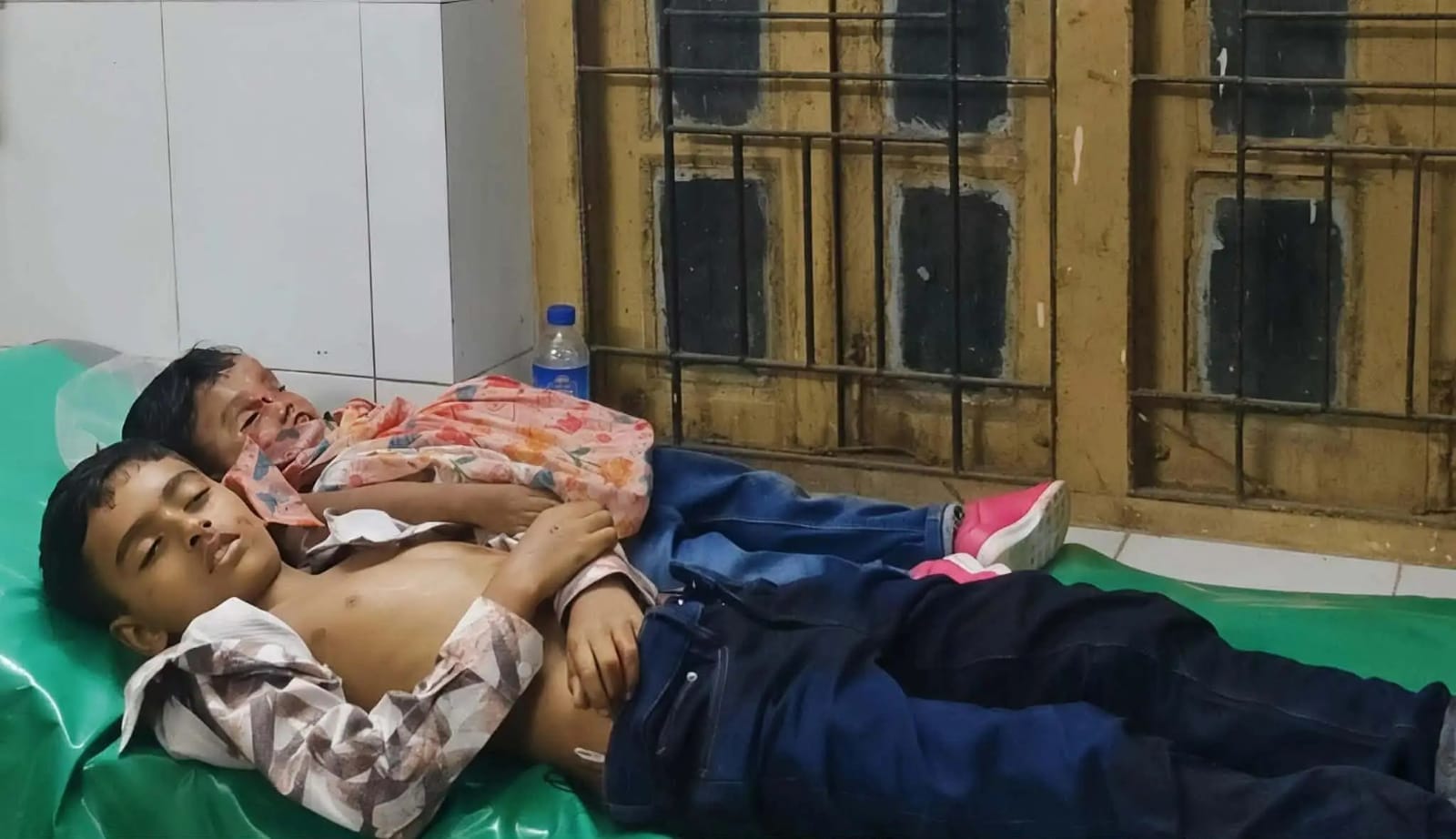 ঝিকরগাছায় সড়ক দুর্ঘটনায় ভাই বোন নিহত