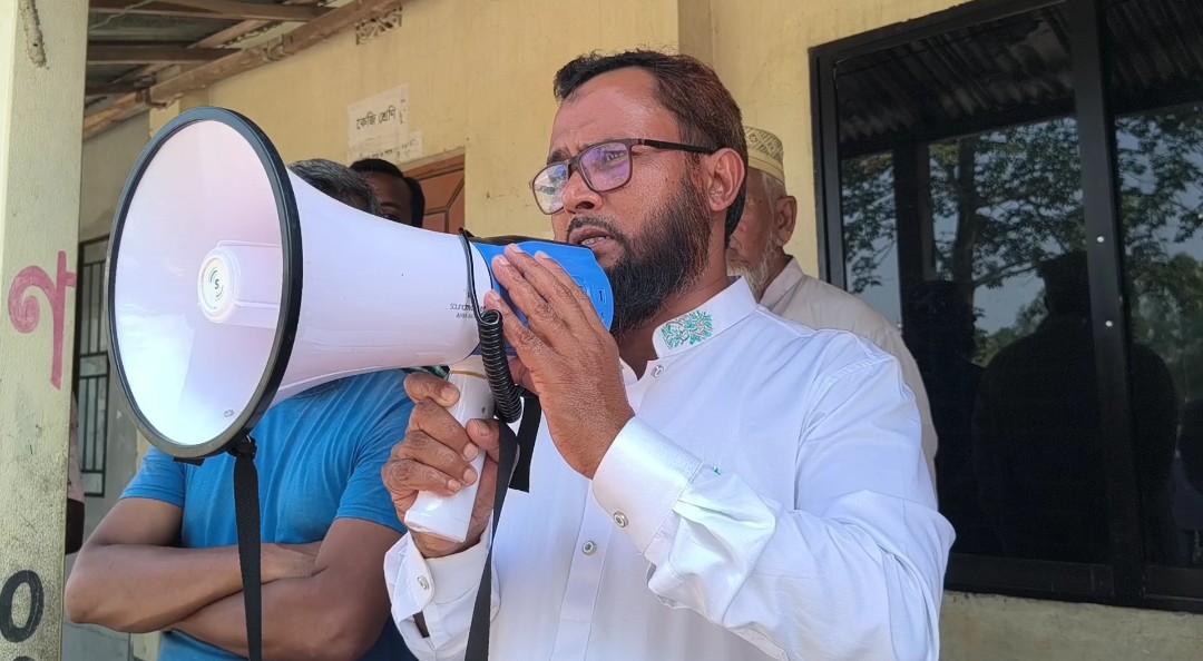 রাজারহাটের উমর মজিদ ইউপি’র চেয়ারম্যান প্রার্থী খাজা মঈন উদ্দিন কুটিয়ালের মোটরসাইকেল শোডাউন