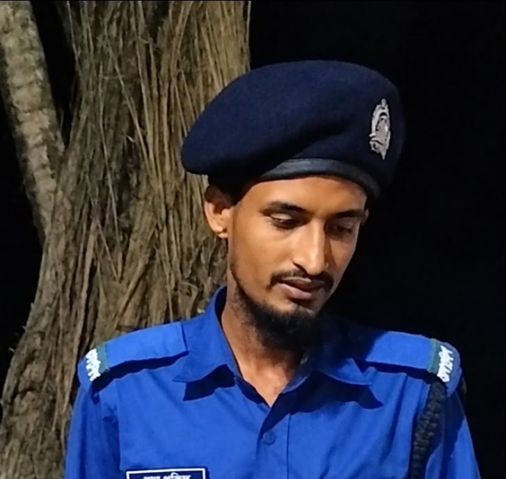 গোপালগঞ্জে পুলিশকে চড় মারার অভিযোগ চেয়ারম্যানের বিরুদ্ধে